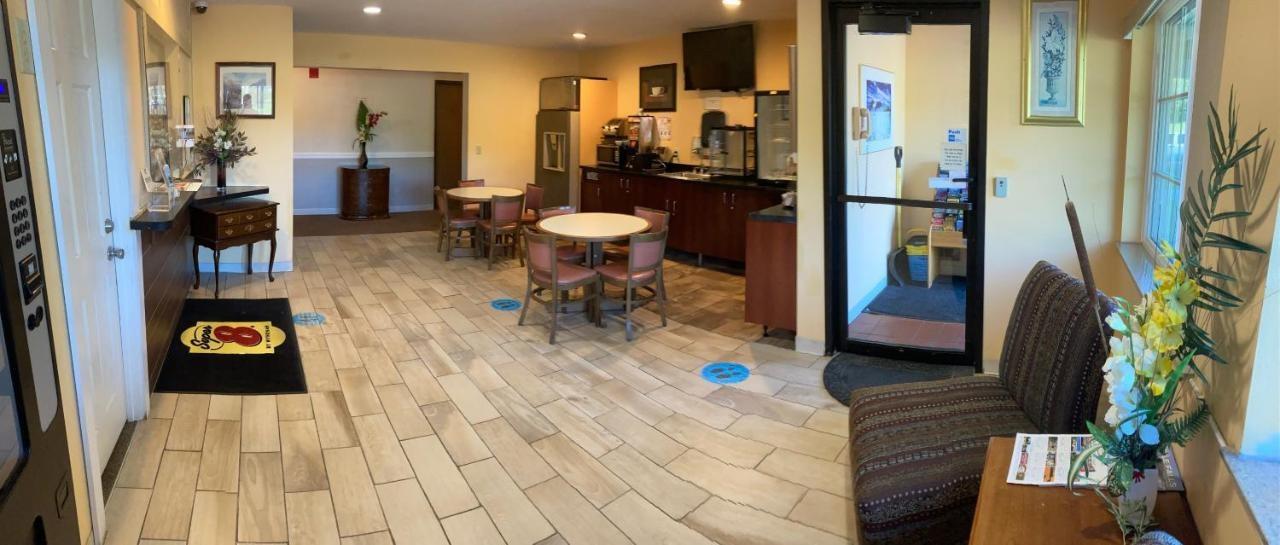 Super 8 By Wyndham Chisago City Exterior photo