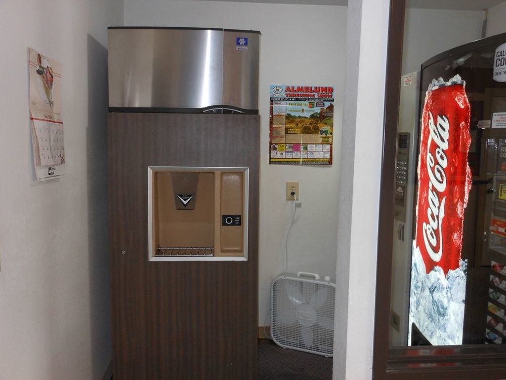 Super 8 By Wyndham Chisago City Facilities photo