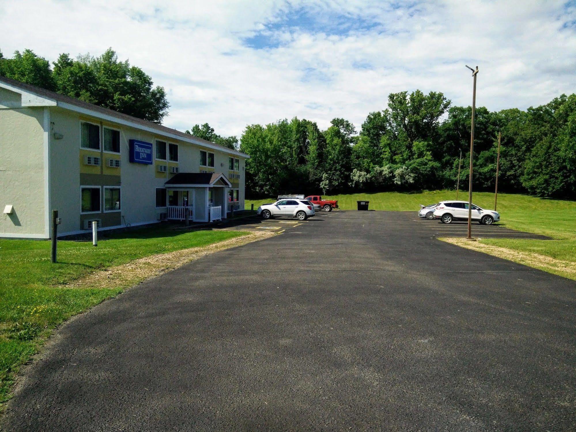 Super 8 By Wyndham Chisago City Exterior photo